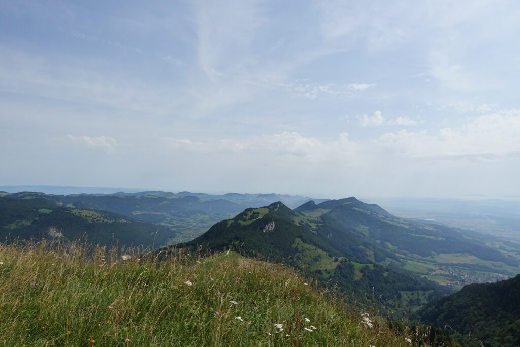 Bild 2: Aussicht von der Röti Richtung Osten. Einfach schön.